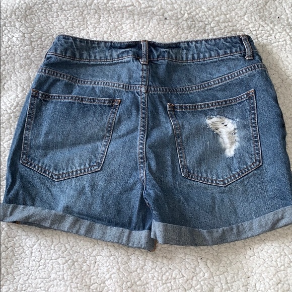 Forever 21 distressed denim shorts - Picture 2 of 2